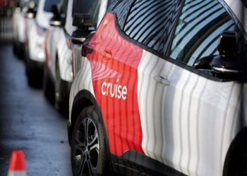 Disneyland characters and parades cast members launch unionization effort