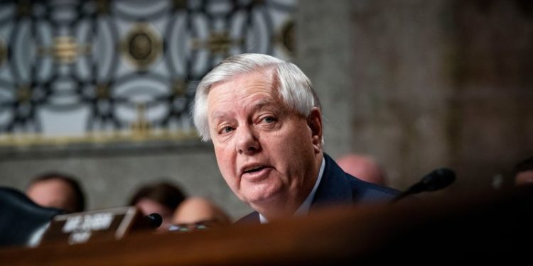 Lindsey Graham, a longtime foreign policy hawk, bows to Trump on Ukraine