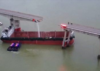Bridge snaps in half in deadly cargo ship crash