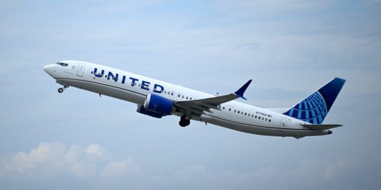 United to pause pilot hiring, citing Boeing’s delivery delays