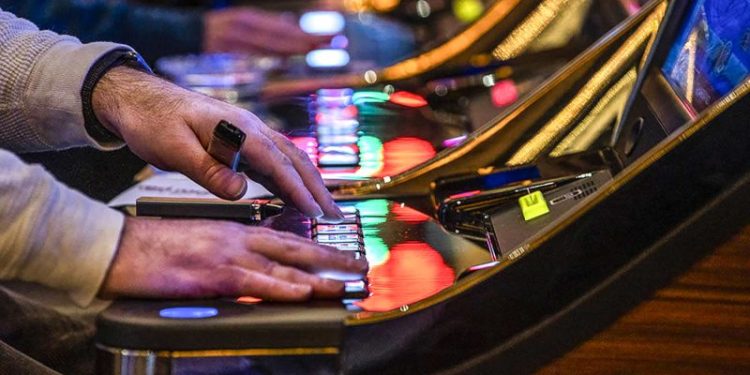 Shareholders push casinos to reassess indoor smoking
