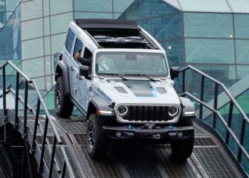 Jeep expects to grow plug-in hybrid SUV sales by as much as 50% in 2024
