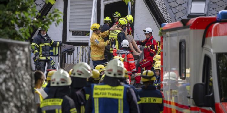 One dead and several injured after hotel collapses in Germany