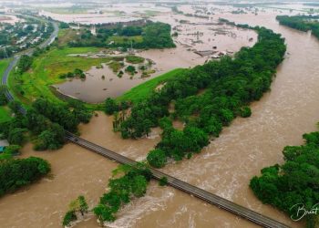One dead, thousands evacuated as northeast Australia battles massive floods