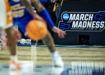 Berkshire Hathaway employee wins $1 million in Warren Buffett’s March Madness bracket challenge